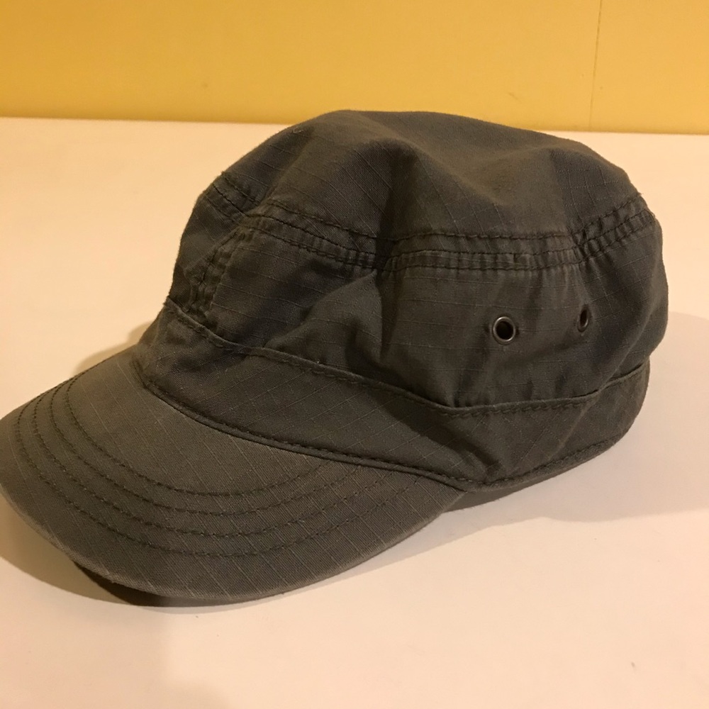 Unisex Euro-style Cap with short brim 🧢